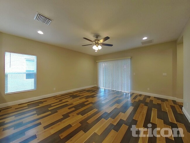 9229 Halsey Dr in Groveland, FL - Foto de edificio - Building Photo