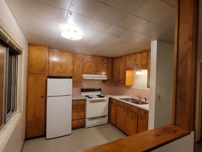 1320 Linda Ln, Unit 4 in Moscow, ID - Foto de edificio - Building Photo