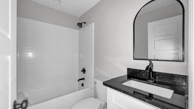 1716 N Troup St in Valdosta, GA - Building Photo - Building Photo