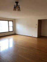 4625 Davis St, Unit N1 in Skokie, IL - Building Photo