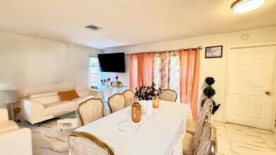 1318 Summit Run Cir in West Palm Beach, FL - Building Photo - Building Photo