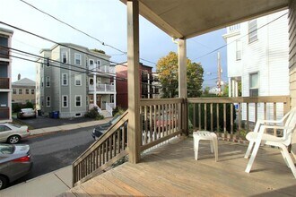 14 Belknap St, Unit 1 in Somerville, MA - Foto de edificio - Building Photo