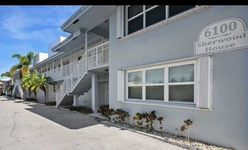 6100 NE 7th Ave-Unit -5 in Boca Raton, FL - Foto de edificio - Building Photo