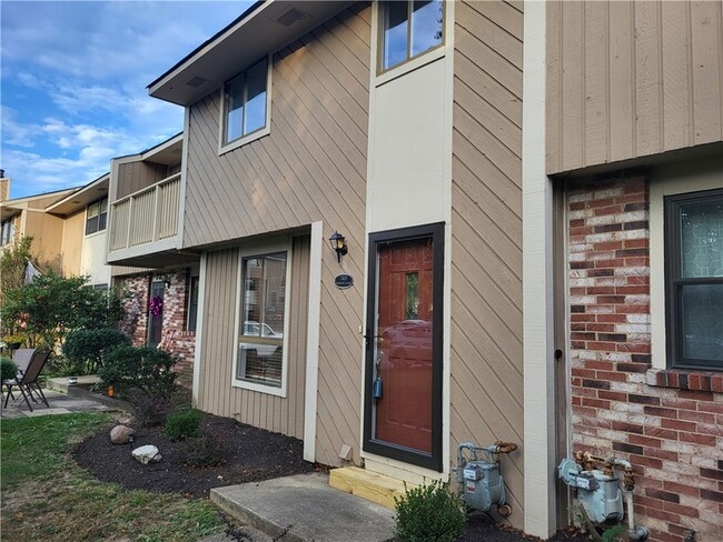 740 Wheatland Cir in Bridgeville, PA - Building Photo - Building Photo