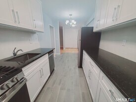 30 Glenbrook Rd in Stamford, CT - Building Photo