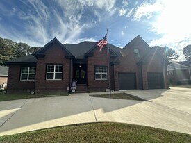 253 Shawcroft Rd in Fayetteville, NC - Building Photo