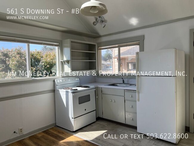 561 S Downing St in Seaside, OR - Foto de edificio - Building Photo