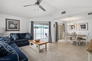 534 96th Ave N in Naples, FL - Building Photo