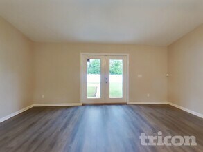 6926 Monica Ct in Jacksonville, FL - Foto de edificio - Building Photo