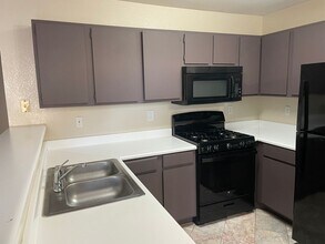 4611 Krissylouise Way in Las Vegas, NV - Building Photo - Building Photo
