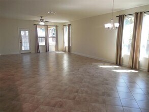 30328 Tiger Woods Dr in Georgetown, TX - Foto de edificio - Building Photo