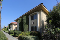 Casa Tierra Apartments in El Cajon, CA - Foto de edificio - Building Photo