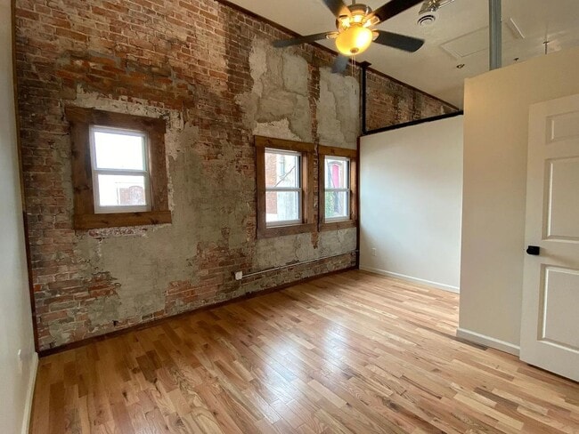 114 E Harrison St in Kirksville, MO - Building Photo - Building Photo