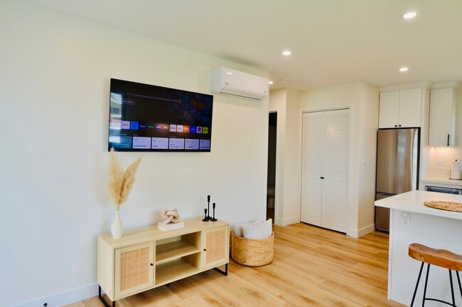 21025 Barbados Cir in Huntington Beach, CA - Building Photo - Building Photo