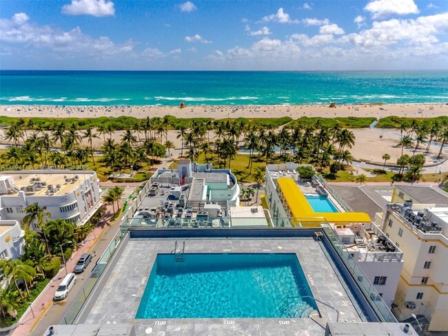 1255 Collins Ave in Miami Beach, FL - Building Photo - Building Photo