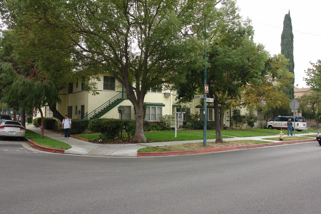 701 S Louise St in Glendale, CA - Building Photo - Building Photo