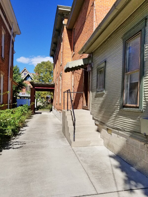 65 Smith Pl-Unit -65.5 in Columbus, OH - Foto de edificio - Building Photo