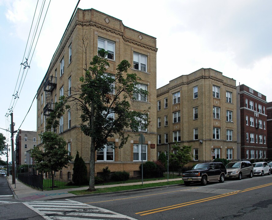 383-389 Clifton Ave in Newark, NJ - Foto de edificio