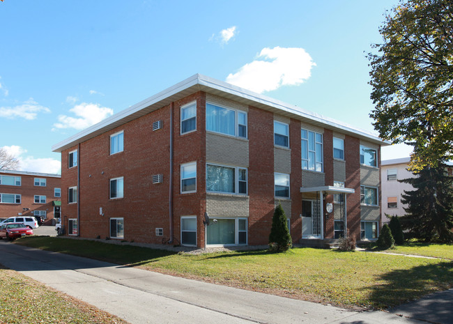 5739 Bossen Ter in Minneapolis, MN - Foto de edificio - Building Photo