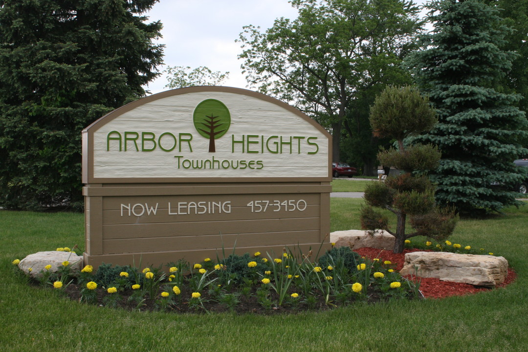 Arbor Heights Townhouses in Hudsonville, MI - Building Photo