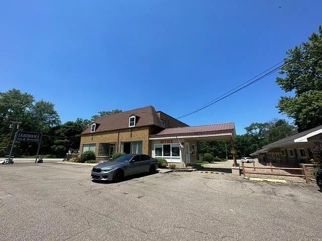 3704 E Lake Rd in Erie, PA - Building Photo