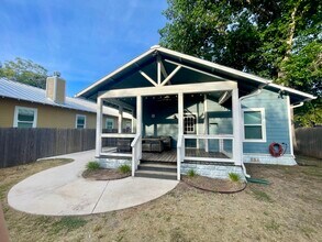 417 S Washington Ave in New Braunfels, TX - Building Photo - Building Photo