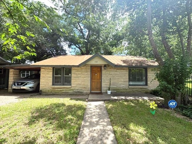 property at 1101 Holly St
