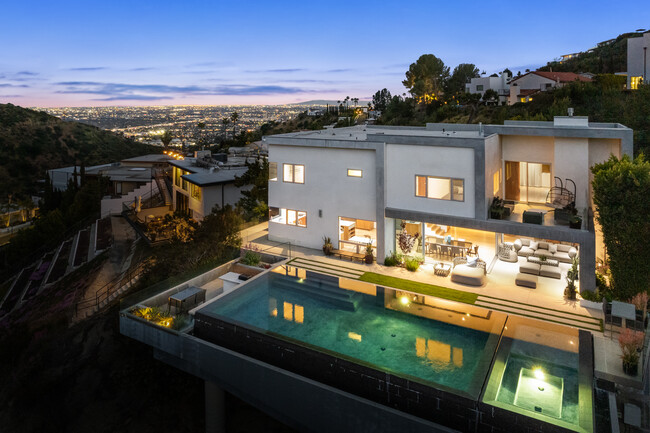 7551 Hermes Dr in Los Angeles, CA - Building Photo - Building Photo