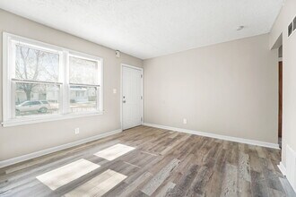 7227 Orchard Ave in Warren, MI - Building Photo - Building Photo