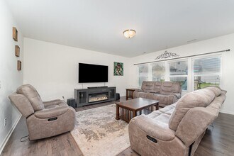 5514 Hardie Farm Dr in Greensboro, NC - Building Photo - Building Photo