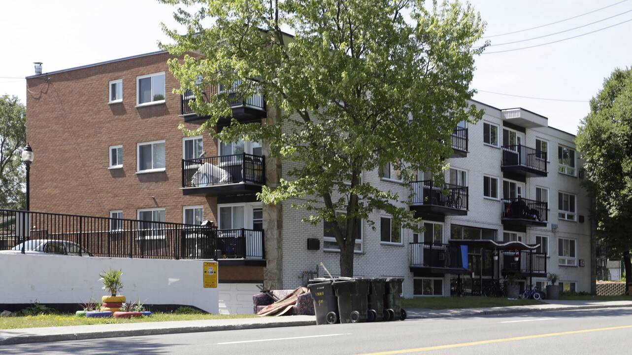 5350 de Salaberry Rue in Montréal, QC - Building Photo