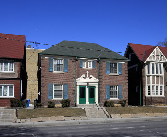 20-22 Lawrence Ave E in Toronto, ON - Building Photo - Primary Photo