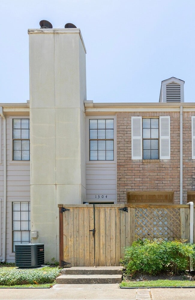 property at 14600 Fonmeadow Dr