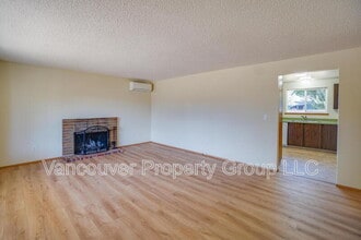 8621 NW 15th Ave in Vancouver, WA - Foto de edificio - Building Photo