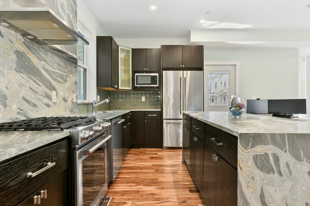 18 Granfield Ave in Boston, MA - Building Photo
