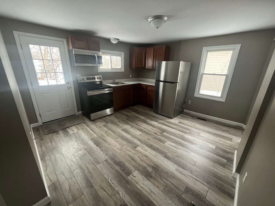638 Sherman St, Unit N in Geneva, OH - Building Photo