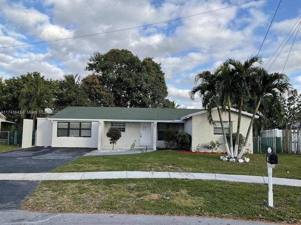 710 NW 67th Ave in Margate, FL - Building Photo