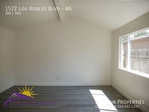 1522 Los Robles Blvd in Sacramento, CA - Foto de edificio - Building Photo