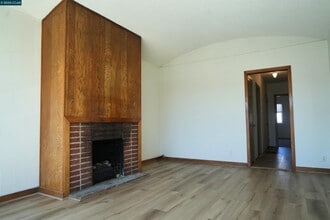 158 W Moltke St in Daly City, CA - Building Photo - Building Photo