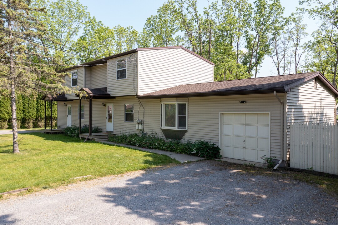 2 Rorbach Ln, Unit 2 in Geneseo, NY - Building Photo