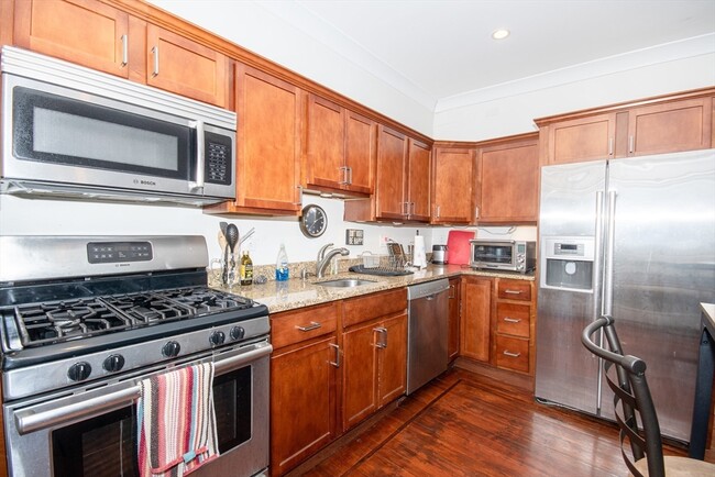 122 G St in Boston, MA - Building Photo - Building Photo