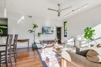 1320 Robert Browning St in Austin, TX - Building Photo - Building Photo