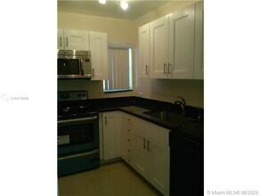 5614 Taylor St-Unit -unit B in Hollywood, FL - Building Photo - Building Photo