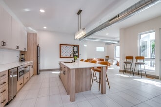 Elevation 1659 in Milwaukee, WI - Building Photo - Interior Photo