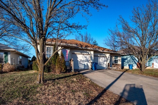 property at 1425 W Rainey St