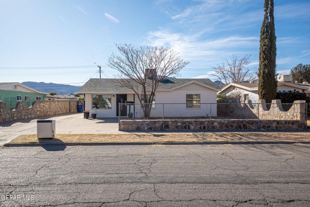 8815 Mt Shasta Dr in El Paso, TX - Building Photo