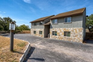906 Hi Cir N in Horseshoe Bay, TX - Building Photo