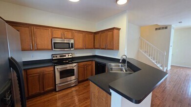 1547 Cass Lake Rd in Keego Harbor, MI - Building Photo - Building Photo