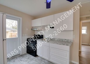 1712 E Goulson Ave in Hazel Park, MI - Building Photo - Building Photo