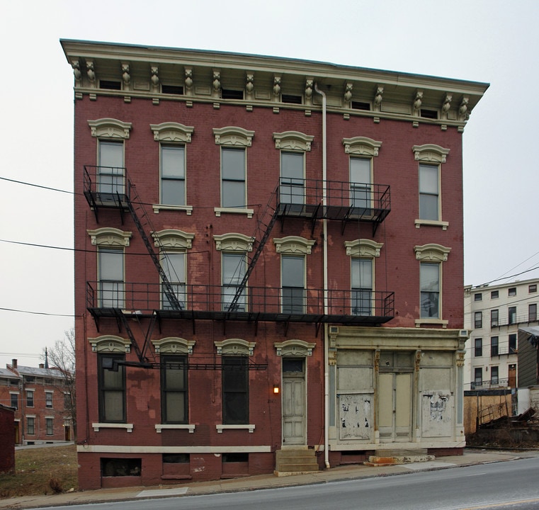 2017 Vine St in Cincinnati, OH - Building Photo